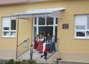 Škola u Frkljevcima dobila je potpuno novi izgled i izvana, na radost učenika